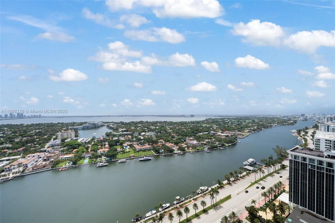 Recently Rented: $6,500 (2 beds, 2 baths, 1380 Square Feet)