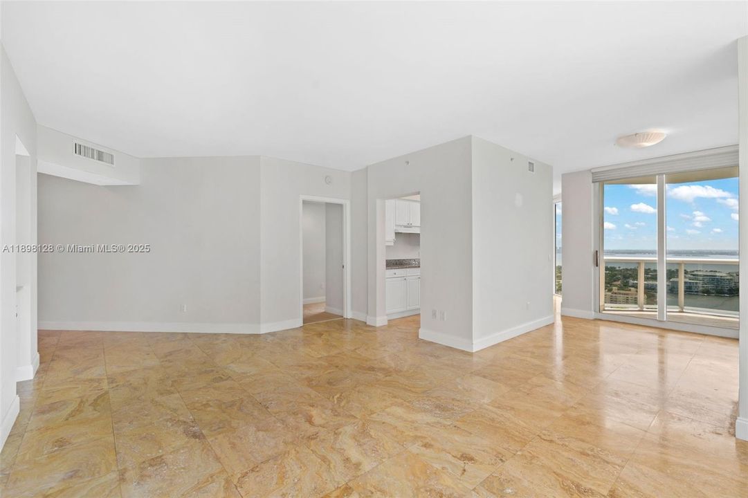 Recently Rented: $6,500 (2 beds, 2 baths, 1380 Square Feet)