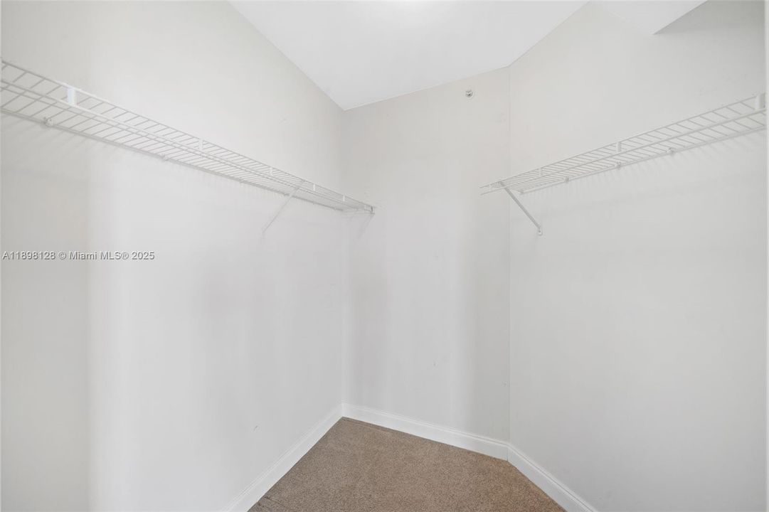 Recently Rented: $6,500 (2 beds, 2 baths, 1380 Square Feet)