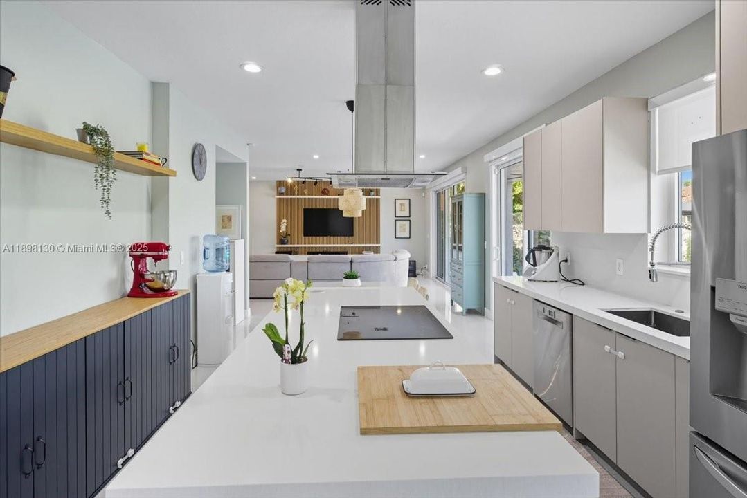 Active With Contract: $1,435,000 (5 beds, 3 baths, 3416 Square Feet)