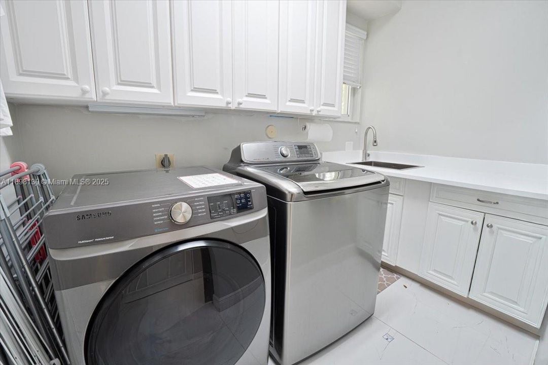 Active With Contract: $1,435,000 (5 beds, 3 baths, 3416 Square Feet)