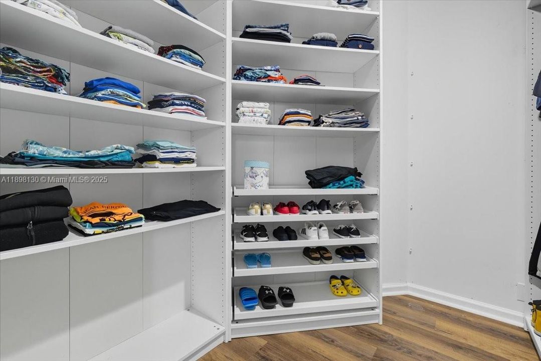 Active With Contract: $1,435,000 (5 beds, 3 baths, 3416 Square Feet)