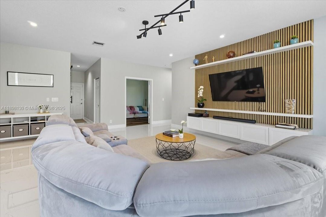 Active With Contract: $1,435,000 (5 beds, 3 baths, 3416 Square Feet)