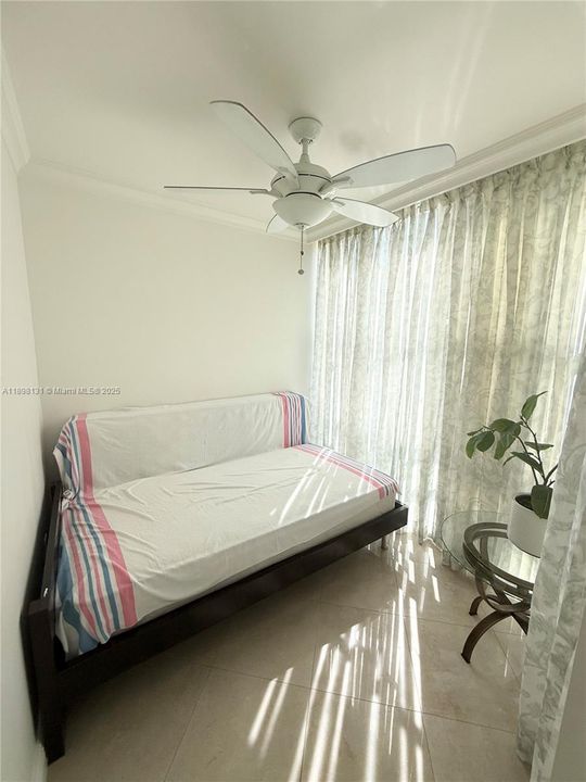 For Rent: $2,150 (1 beds, 1 baths, 725 Square Feet)