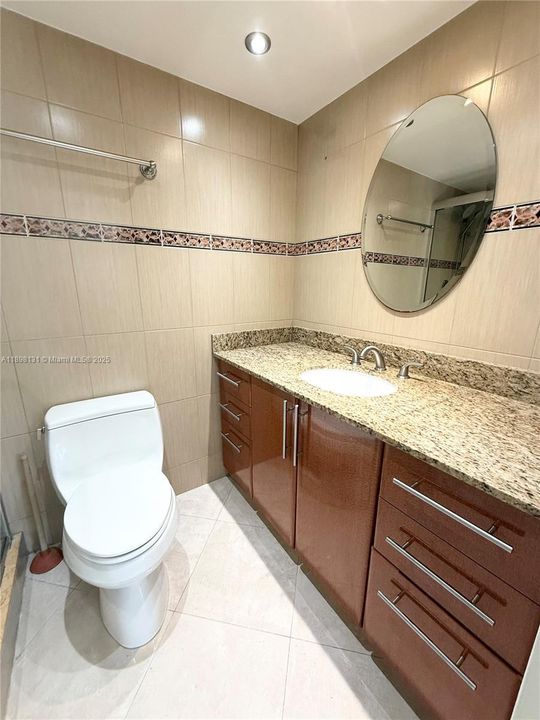 For Rent: $2,150 (1 beds, 1 baths, 725 Square Feet)