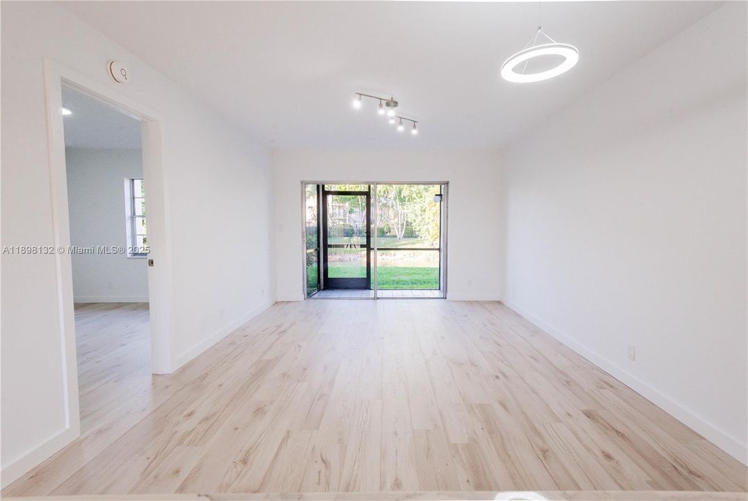 Recently Sold: $240,000 (1 beds, 1 baths, 630 Square Feet)