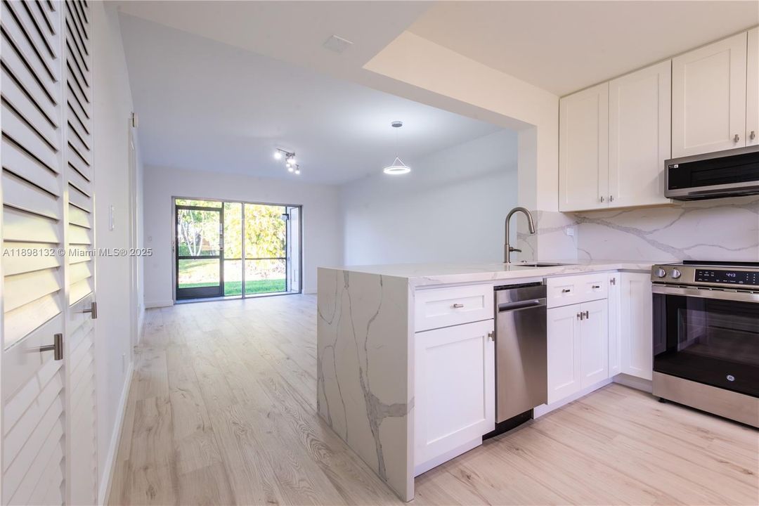 Recently Sold: $240,000 (1 beds, 1 baths, 630 Square Feet)