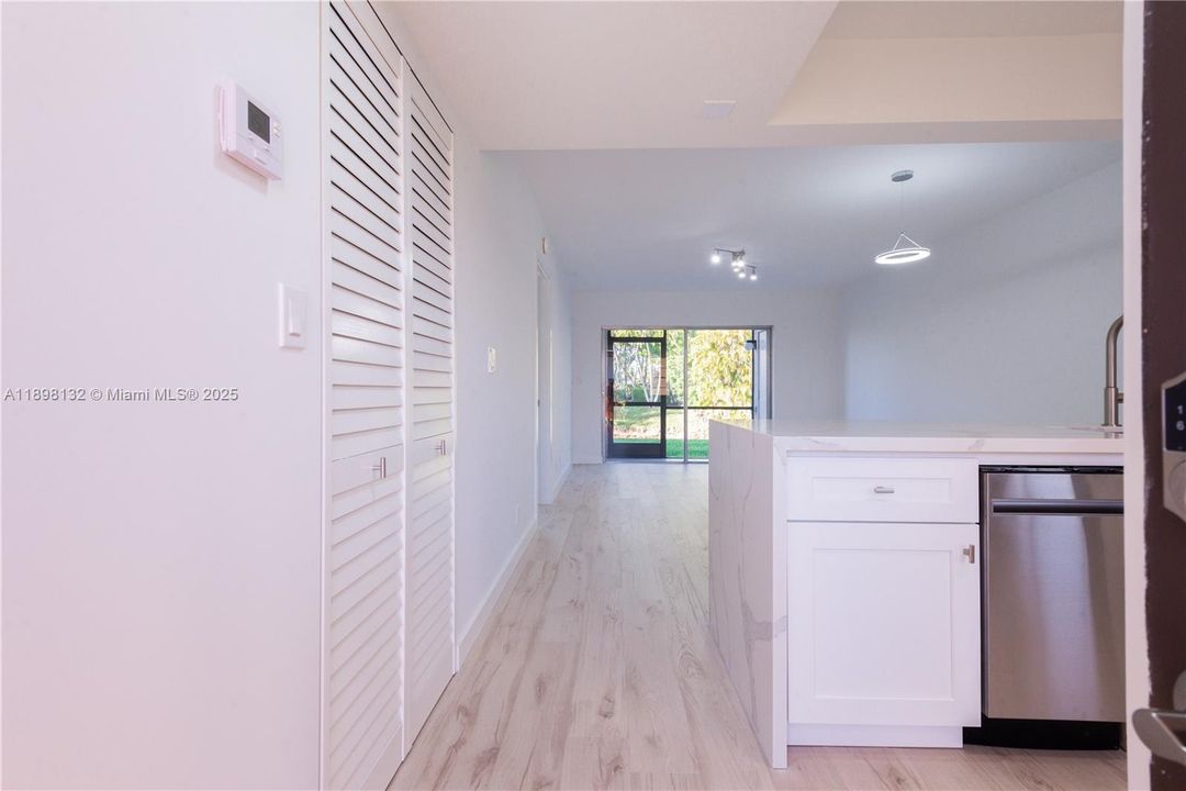 Recently Sold: $240,000 (1 beds, 1 baths, 630 Square Feet)