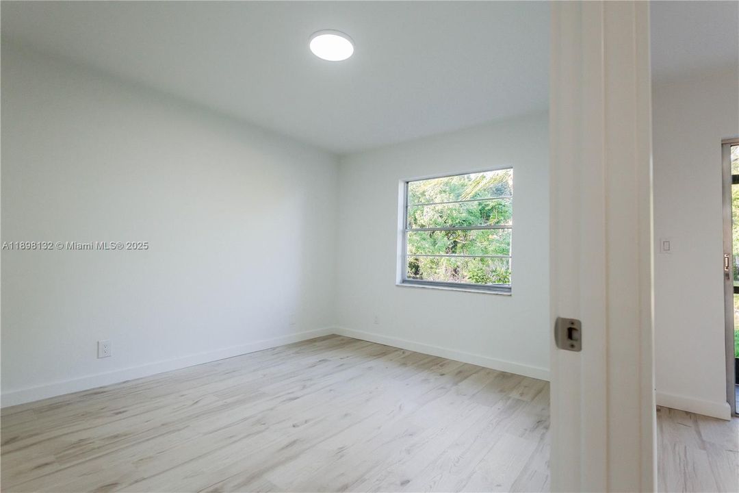 Recently Sold: $240,000 (1 beds, 1 baths, 630 Square Feet)