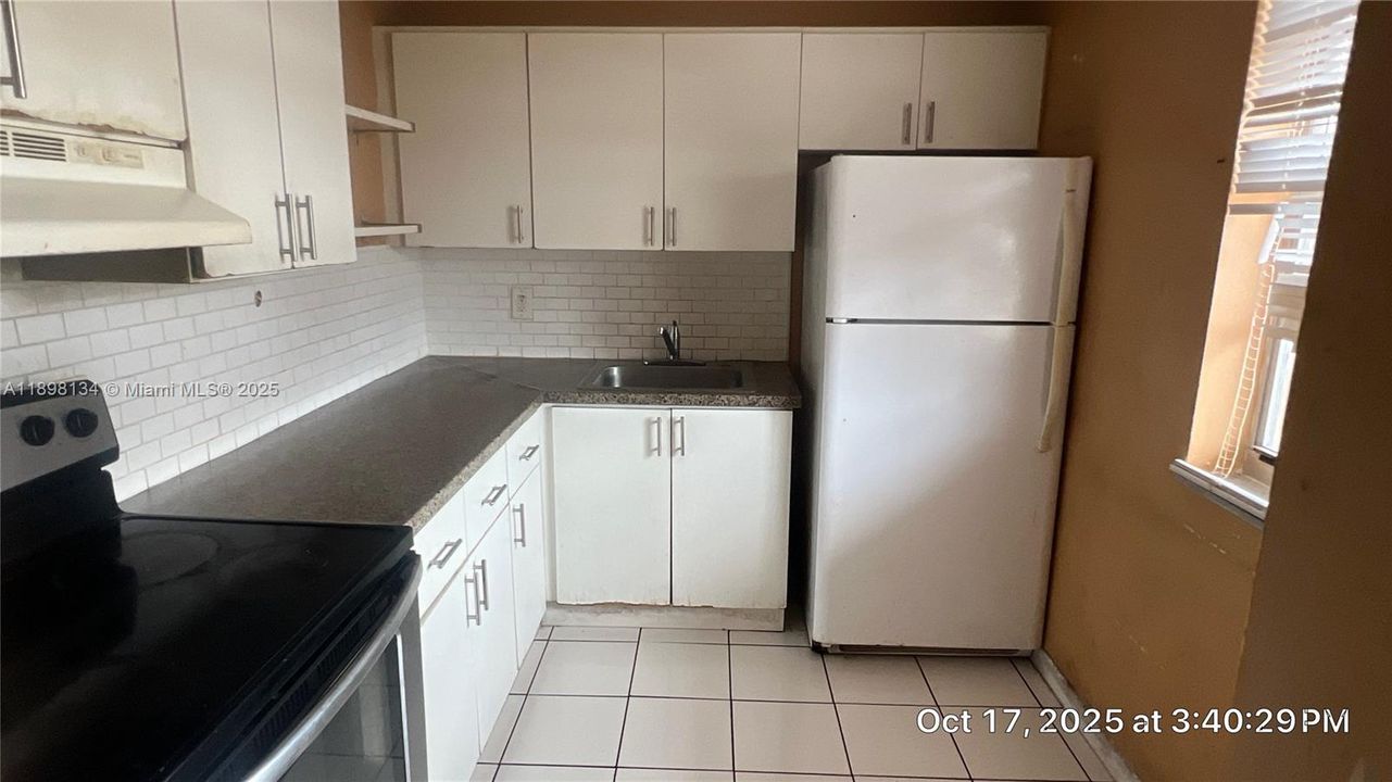 For Sale: $120,000 (1 beds, 1 baths, 730 Square Feet)