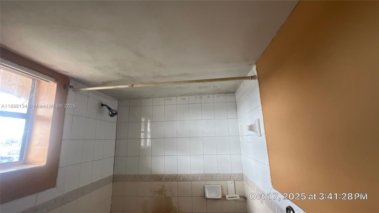 For Sale: $120,000 (1 beds, 1 baths, 730 Square Feet)