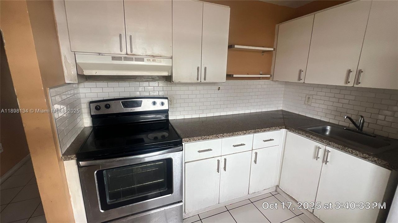 For Sale: $120,000 (1 beds, 1 baths, 730 Square Feet)