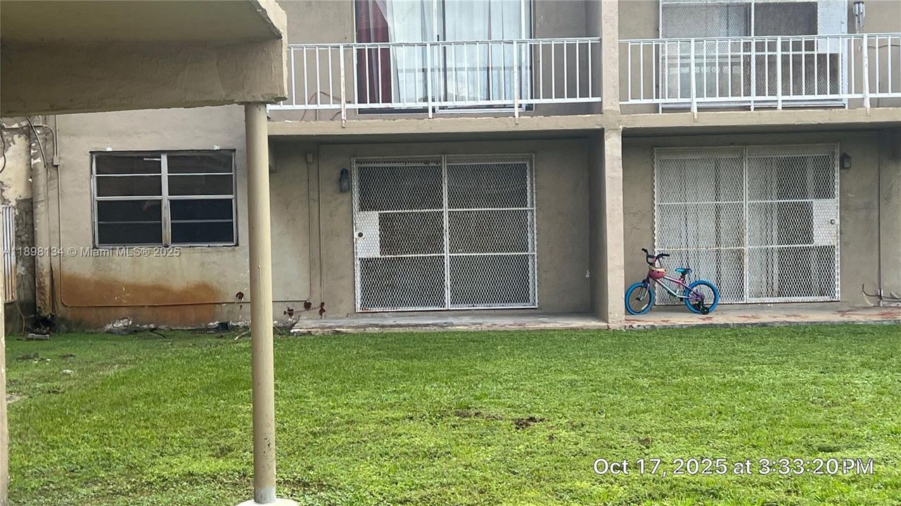 For Sale: $120,000 (1 beds, 1 baths, 730 Square Feet)