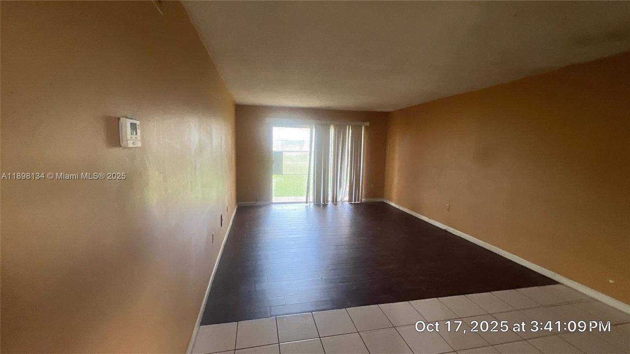 For Sale: $120,000 (1 beds, 1 baths, 730 Square Feet)