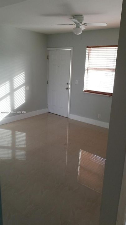 Recently Rented: $1,700 (2 beds, 1 baths, 700 Square Feet)