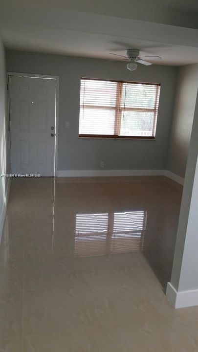 Recently Rented: $1,700 (2 beds, 1 baths, 700 Square Feet)