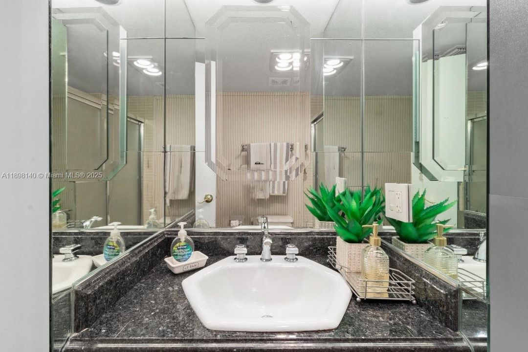 For Sale: $1,150,000 (3 beds, 3 baths, 1890 Square Feet)