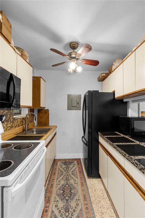 Active With Contract: $220,000 (2 beds, 1 baths, 692 Square Feet)