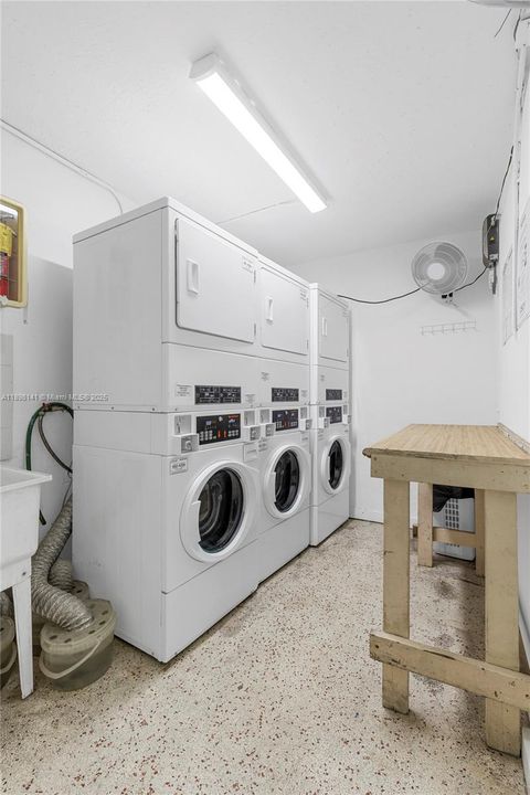 Active With Contract: $220,000 (2 beds, 1 baths, 692 Square Feet)