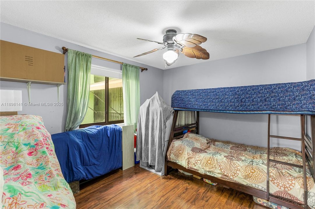 Active With Contract: $220,000 (2 beds, 1 baths, 692 Square Feet)