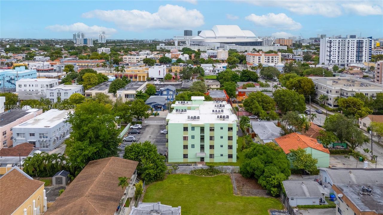 Active With Contract: $220,000 (2 beds, 1 baths, 692 Square Feet)