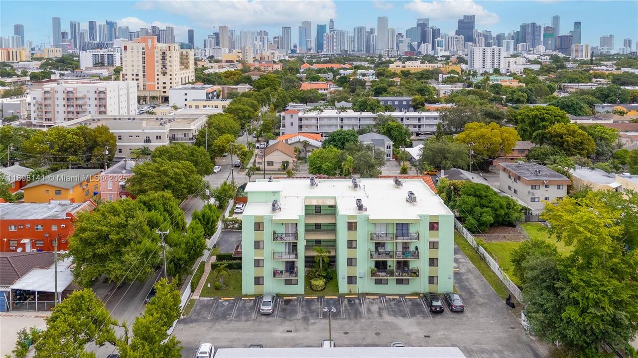 Active With Contract: $220,000 (2 beds, 1 baths, 692 Square Feet)