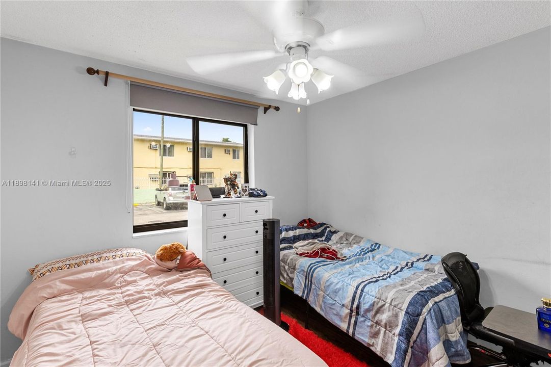 Active With Contract: $220,000 (2 beds, 1 baths, 692 Square Feet)