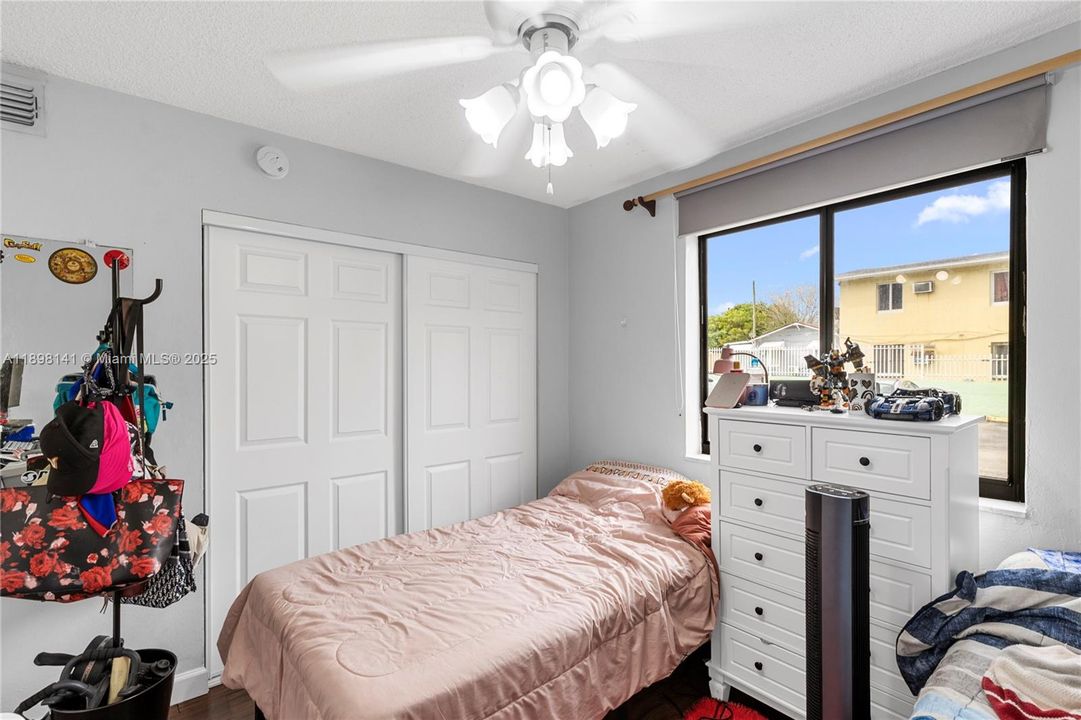 Active With Contract: $220,000 (2 beds, 1 baths, 692 Square Feet)