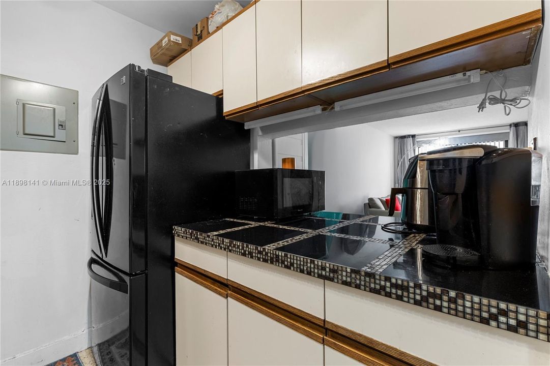 Active With Contract: $220,000 (2 beds, 1 baths, 692 Square Feet)