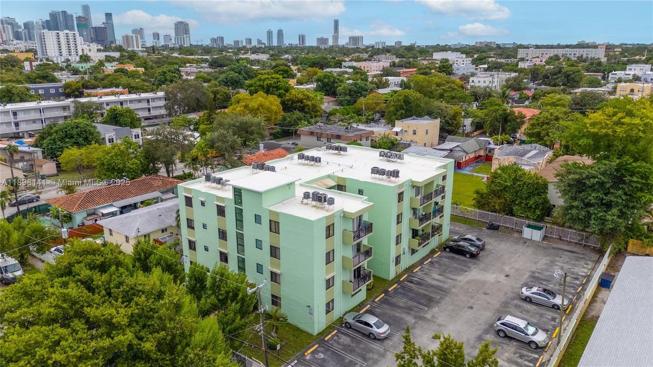 Active With Contract: $220,000 (2 beds, 1 baths, 692 Square Feet)