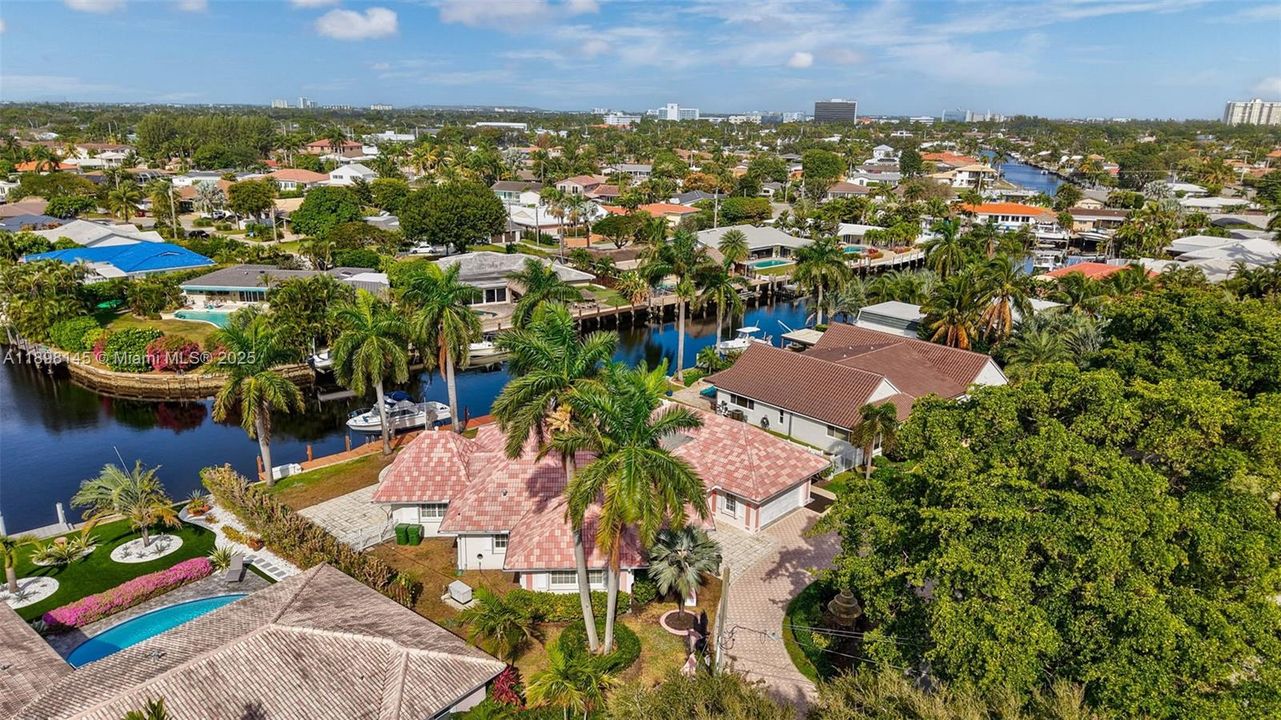 合同活跃: $1,749,900 (3 贝兹, 3 浴室, 2584 平方英尺)