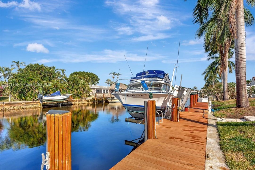 合同活跃: $1,749,900 (3 贝兹, 3 浴室, 2584 平方英尺)