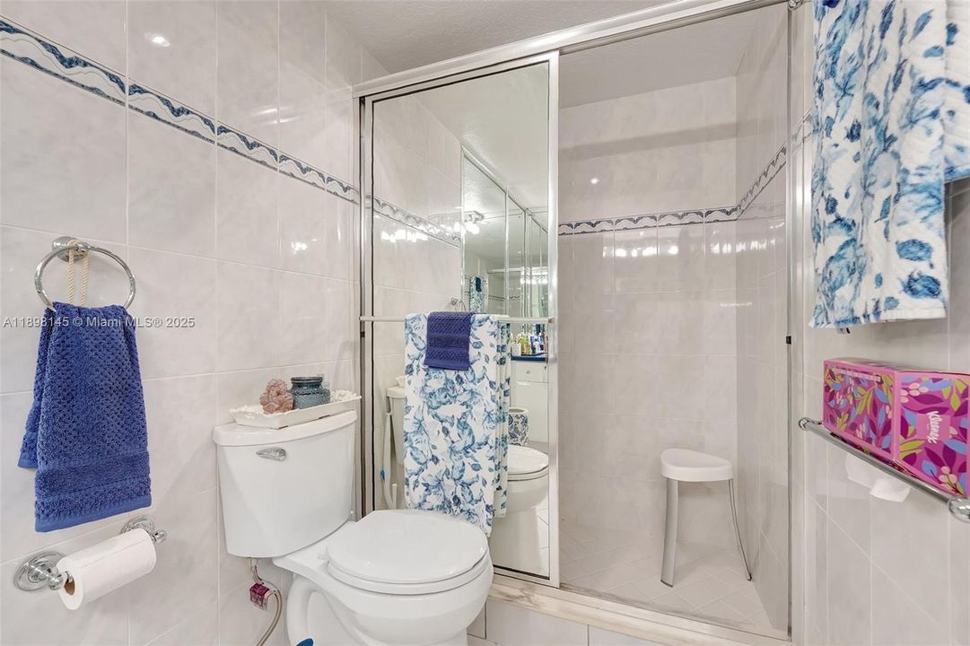 合同活跃: $1,749,900 (3 贝兹, 3 浴室, 2584 平方英尺)