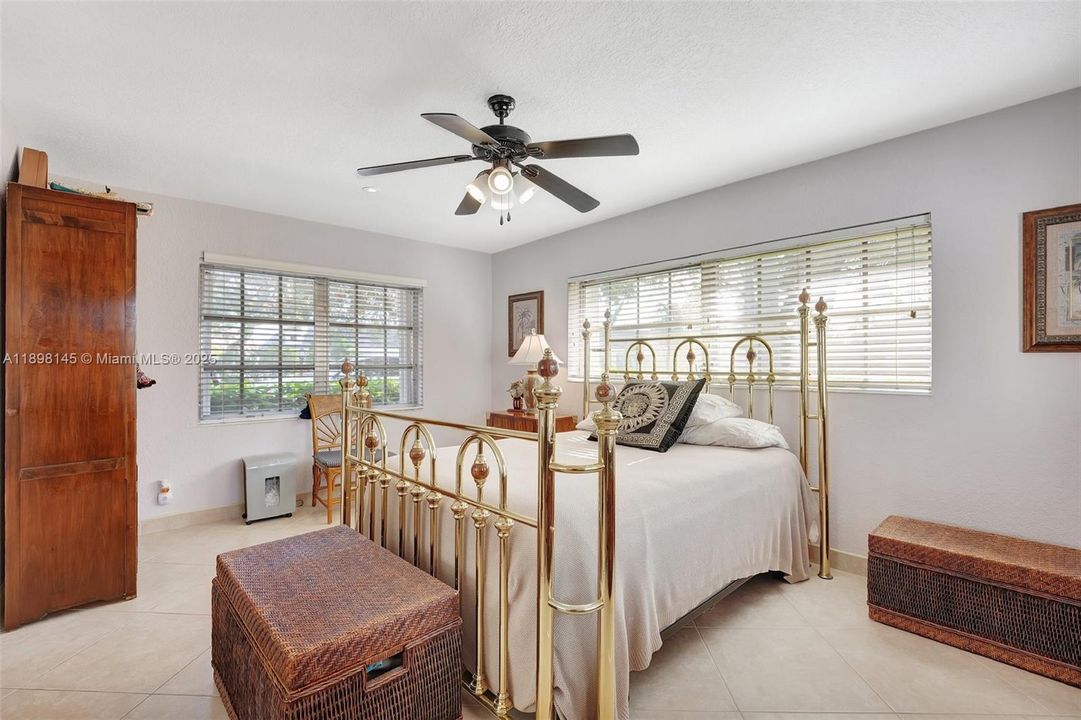 合同活跃: $1,749,900 (3 贝兹, 3 浴室, 2584 平方英尺)