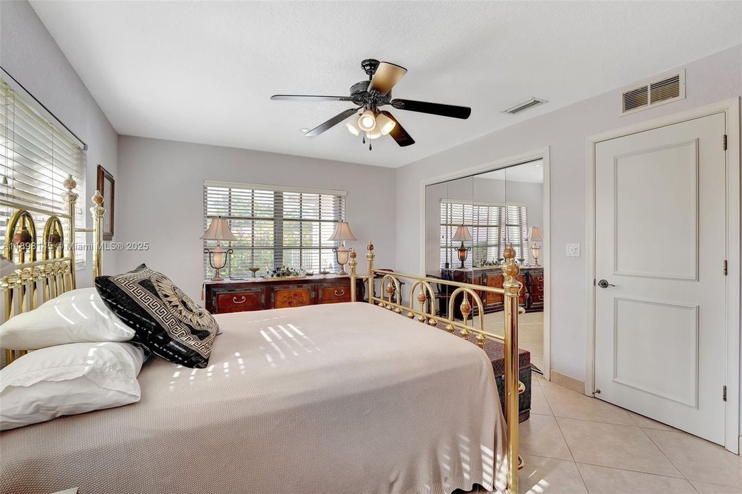 合同活跃: $1,749,900 (3 贝兹, 3 浴室, 2584 平方英尺)