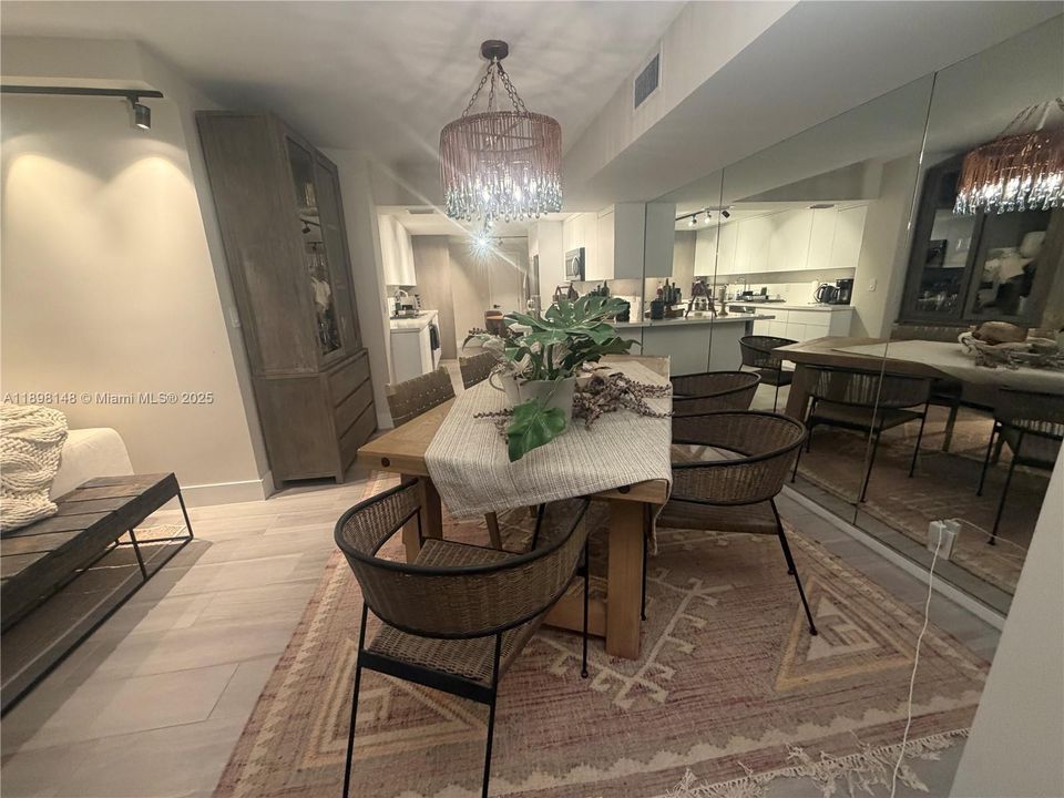 待售: $1,240,000 (2 贝兹, 2 浴室, 1409 平方英尺)