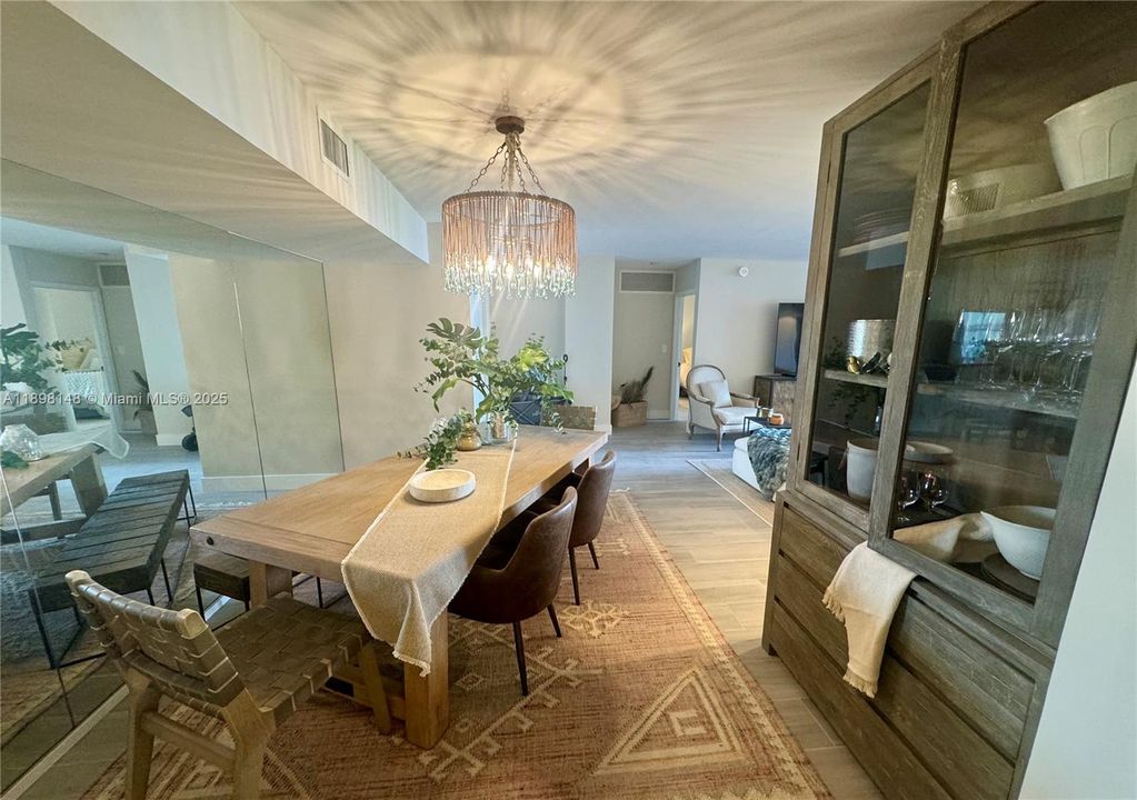 待售: $1,240,000 (2 贝兹, 2 浴室, 1409 平方英尺)