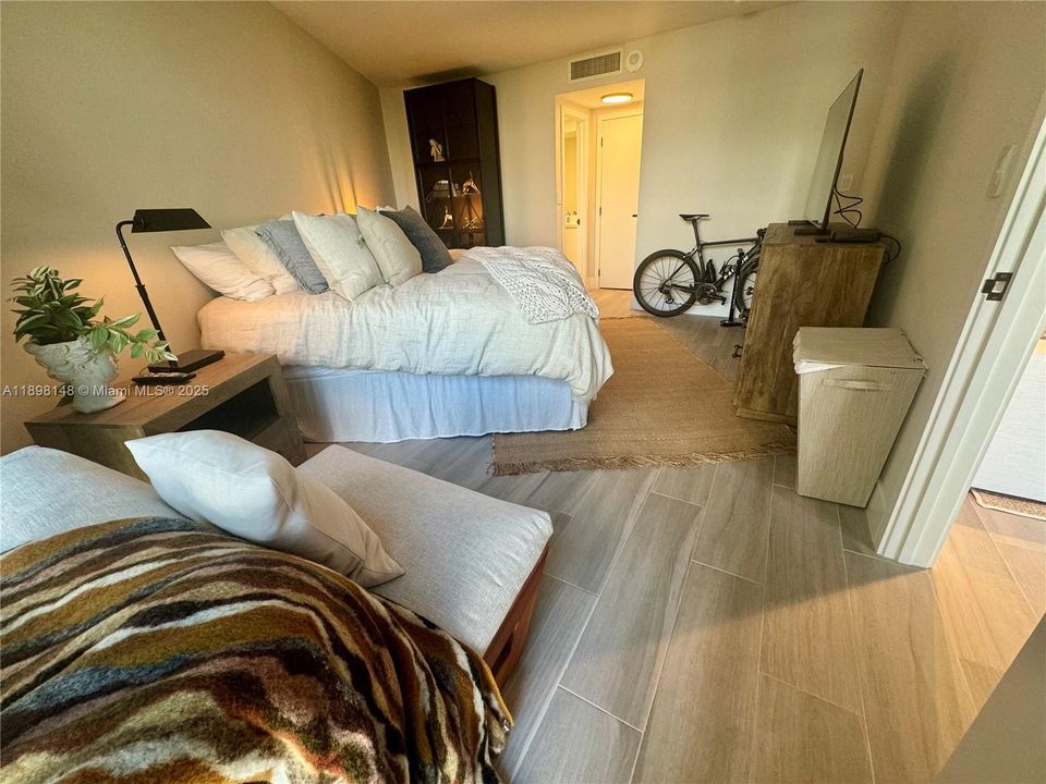 待售: $1,240,000 (2 贝兹, 2 浴室, 1409 平方英尺)