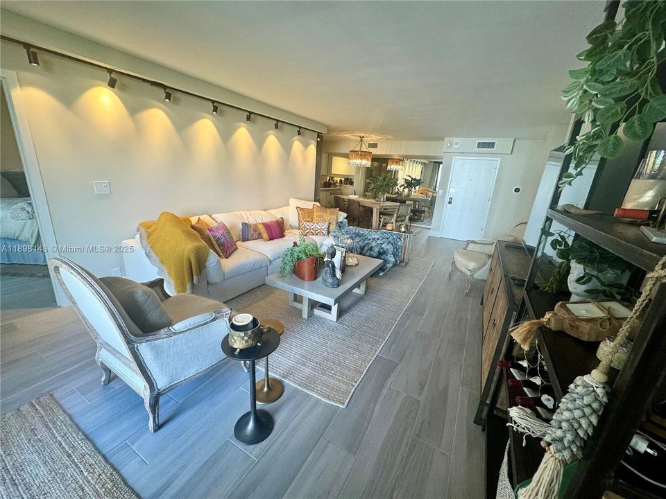 待售: $1,240,000 (2 贝兹, 2 浴室, 1409 平方英尺)