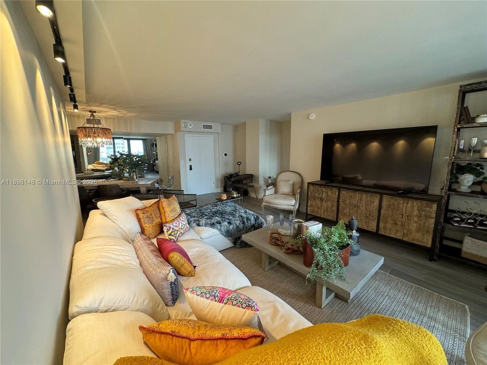 待售: $1,240,000 (2 贝兹, 2 浴室, 1409 平方英尺)