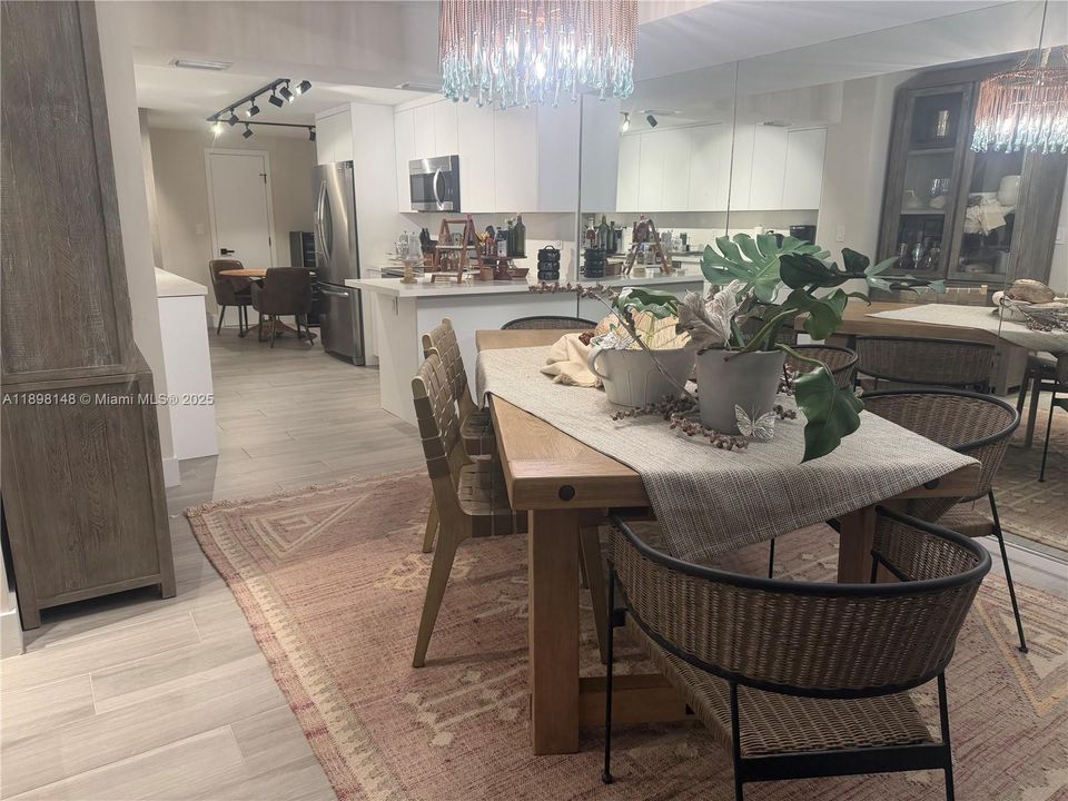 待售: $1,240,000 (2 贝兹, 2 浴室, 1409 平方英尺)