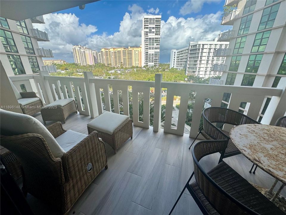 待售: $1,240,000 (2 贝兹, 2 浴室, 1409 平方英尺)