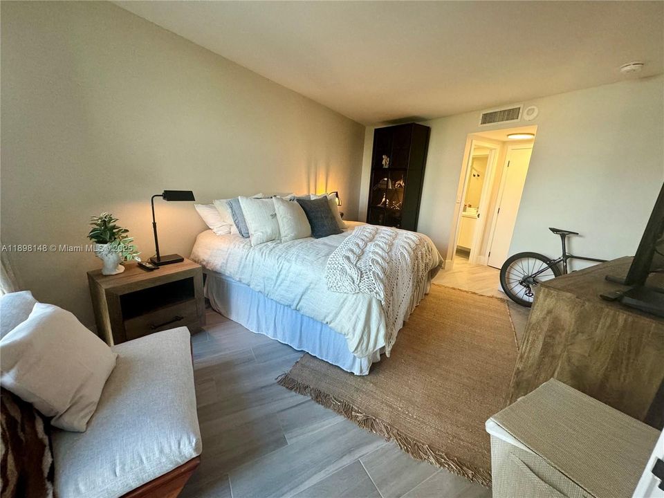 待售: $1,240,000 (2 贝兹, 2 浴室, 1409 平方英尺)