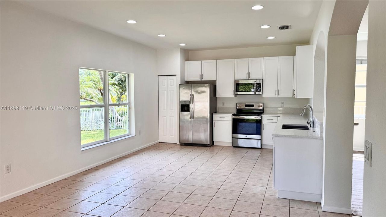 На продажу: $730,000 (4 спален, 2 ванн, 2290 Квадратных фут)