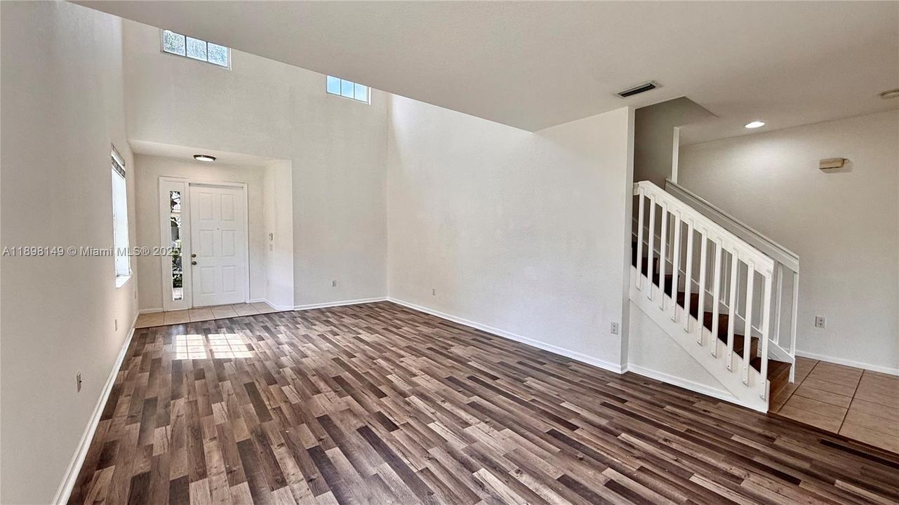 На продажу: $730,000 (4 спален, 2 ванн, 2290 Квадратных фут)