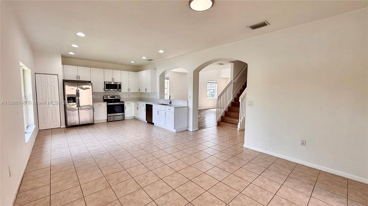 На продажу: $730,000 (4 спален, 2 ванн, 2290 Квадратных фут)