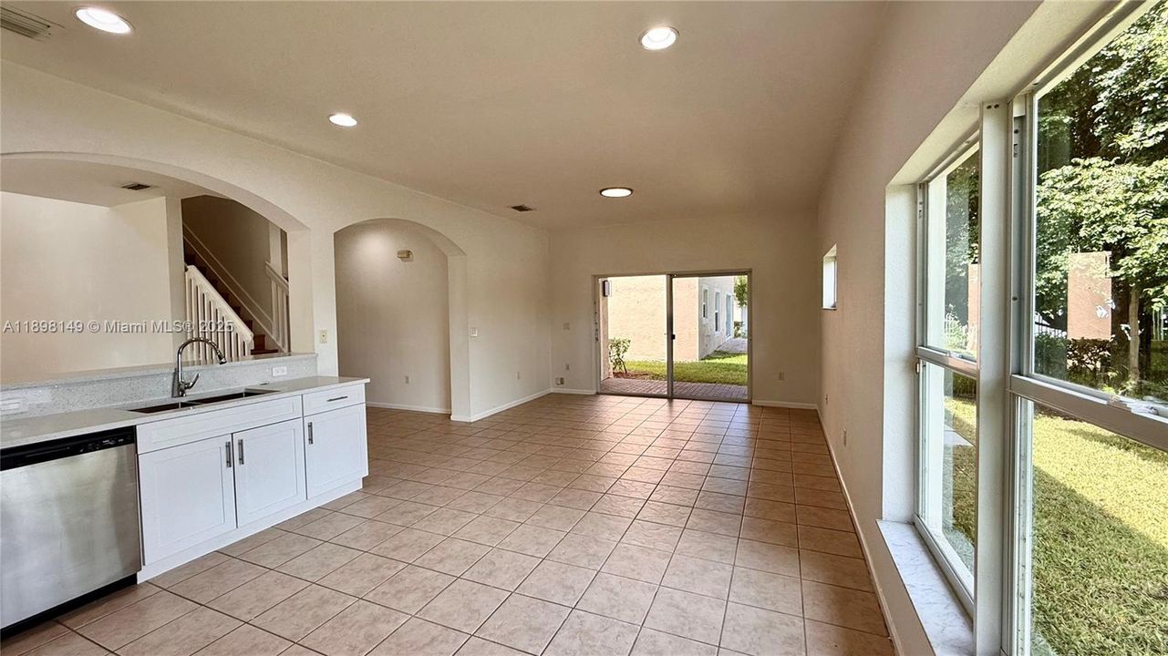 На продажу: $730,000 (4 спален, 2 ванн, 2290 Квадратных фут)