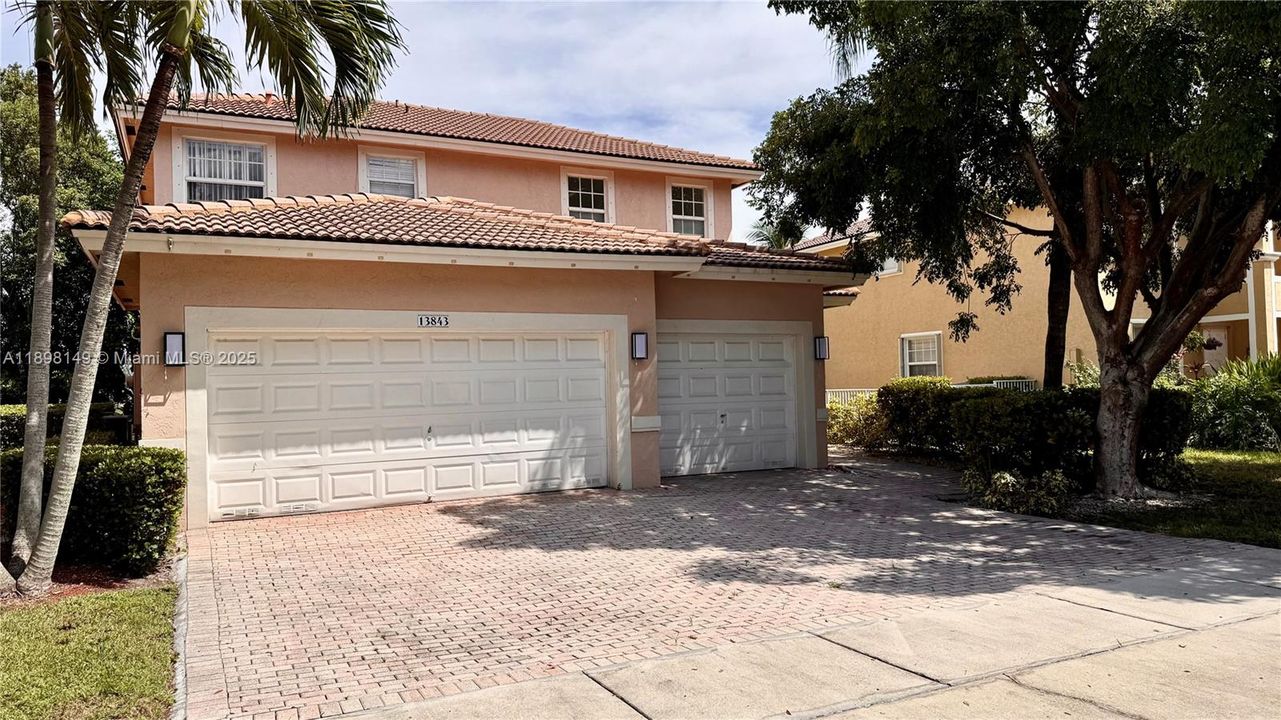 На продажу: $730,000 (4 спален, 2 ванн, 2290 Квадратных фут)