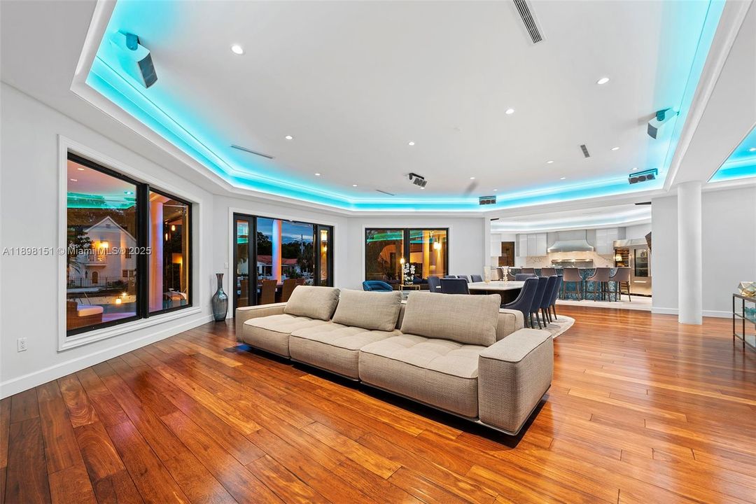 待售: $13,749,000 (5 贝兹, 6 浴室, 6562 平方英尺)