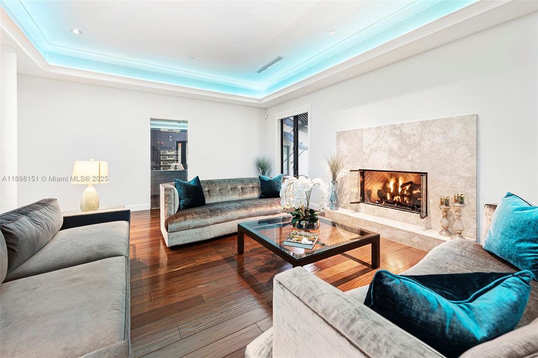 待售: $13,749,000 (5 贝兹, 6 浴室, 6562 平方英尺)